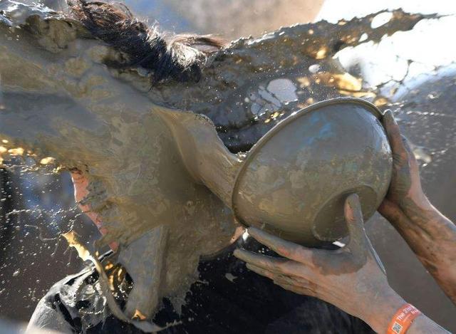 比美国"地铁无裤日"还无法接受,网友:太脏了|节日|地铁|泥水_新浪新闻