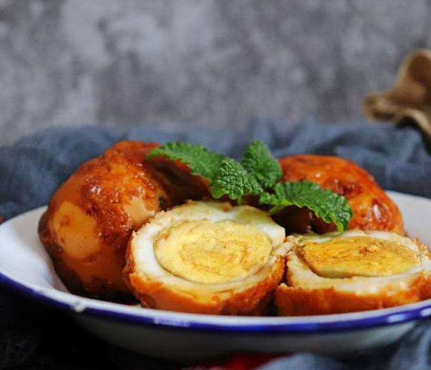 给大家分享可乐虎皮蛋,鱿鱼米肠,简单易做,营养美味