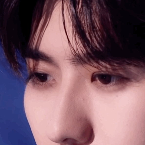 蔡徐坤卫视镜头怼脸拍