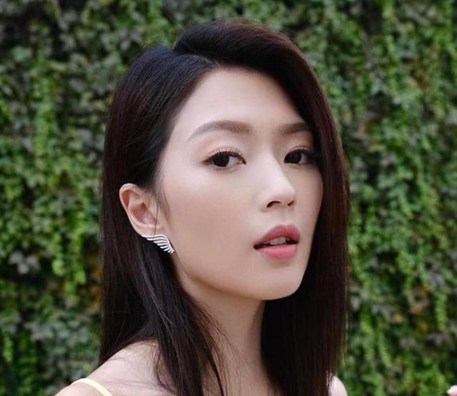连诗雅曾16岁恋爱时曝出不雅照,今颈椎骨移位,因平时太紧张