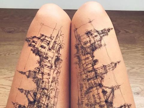 当她们掀开裙子,露出大腿时,所有人都看呆了.