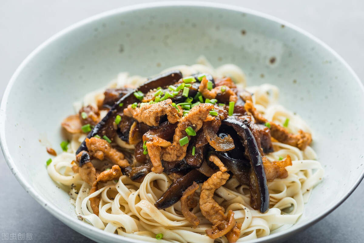 家乡的味道,地道山东打卤面.美味简单,端上桌一次全吃光