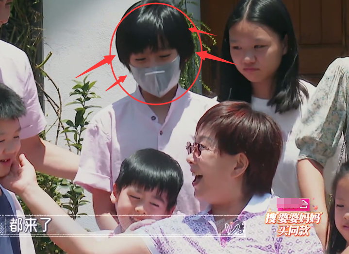 婆婆和妈妈完结kimi露面发型眉眼没变身高变化却惊人