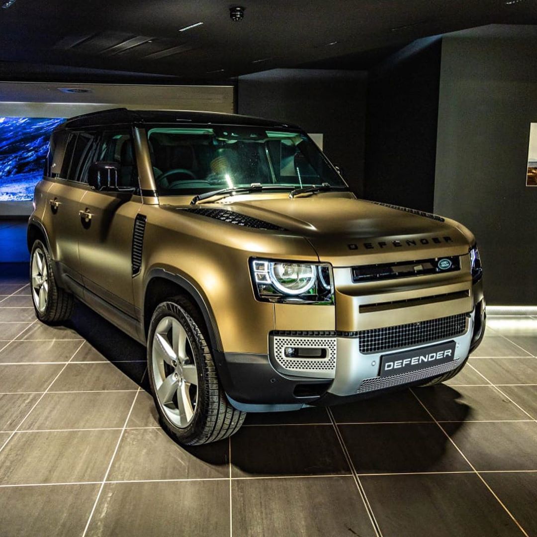 全新路虎卫士实车很有质感的涂装