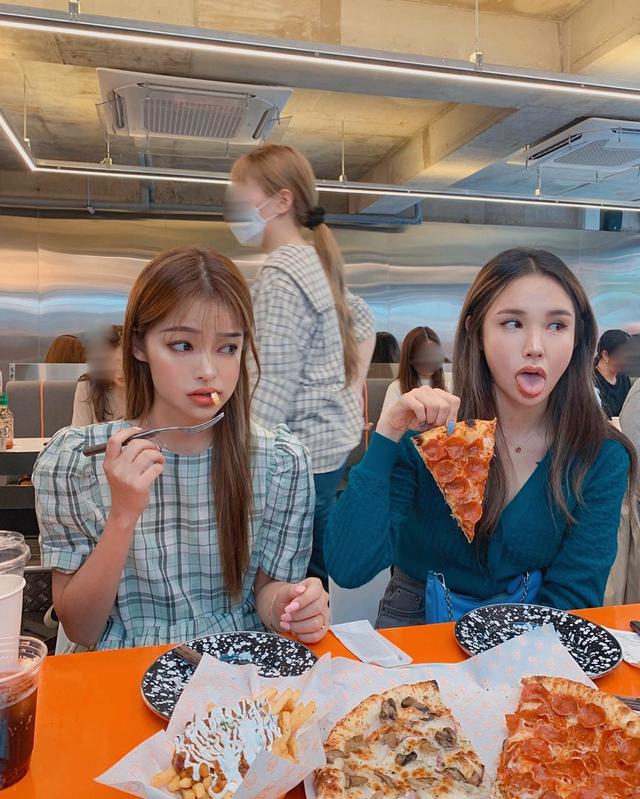 解锁吃货必备充满生活感的吃饭拍照姿势