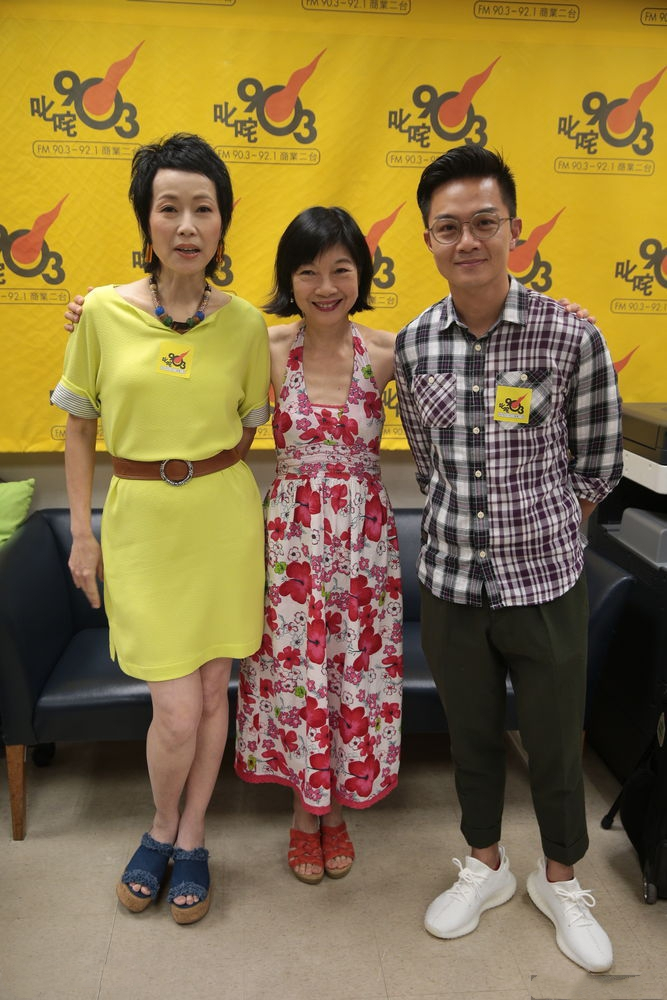 叶童脸上皱纹多,但美的自然真实,比同龄扮嫩的强太多了