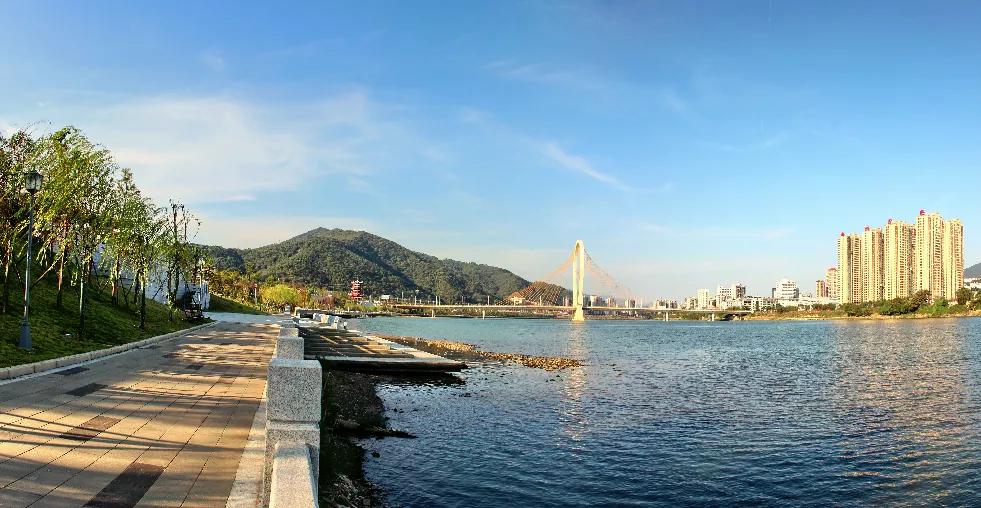 江滨公园承载着很多三明人到沙溪河边散步总喜欢跟着爸妈在大家的童年