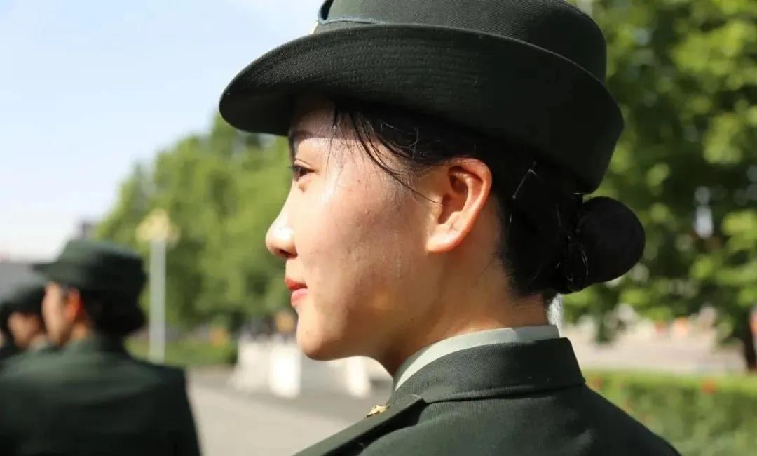 女兵唐烁,去得最多的地方是人民大会堂|人民大会堂|仪仗|唐烁_新浪