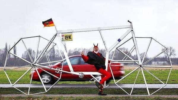 老外发明蜘蛛自行车骑行的那一刻路人都被惊艳到了