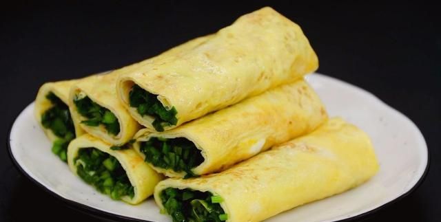 不需要揉面,不加面粉,这样做的韭菜鸡蛋卷,吃着特香