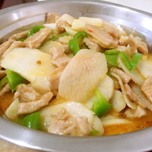 美食分享:焦香肥肠,红油土鸡片,醋溜西葫芦丝,山药小炒肉