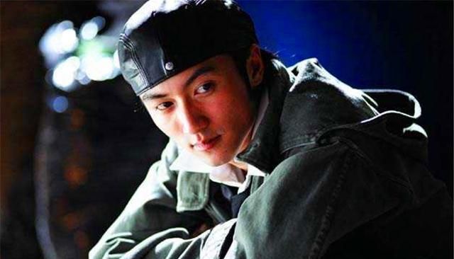 陈木胜第一次被大家所熟知,是因为他拍摄的电影《杀之恋》导演是当时