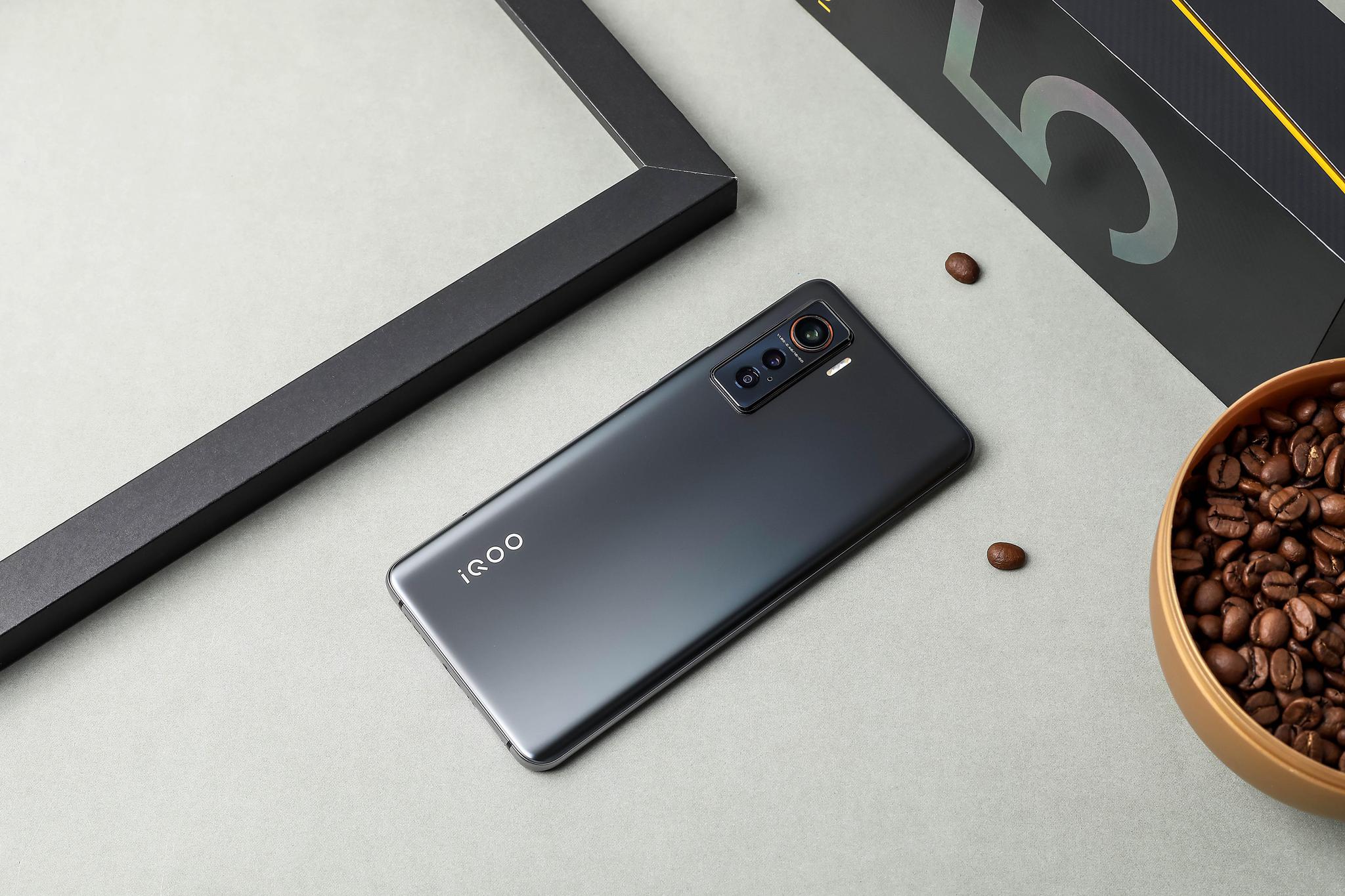 vivo发布新机用18个月媲美友商10年iqoo5能否出圈