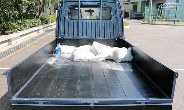 对于试驾自动挡的菱利a190 1.5l这款小货车我们看法如下