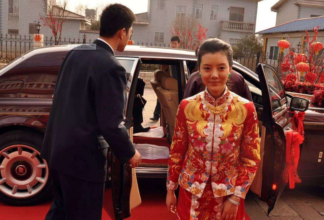 2010年李兆会5千万娶车晓,一万多员工参加,每人发5百红包