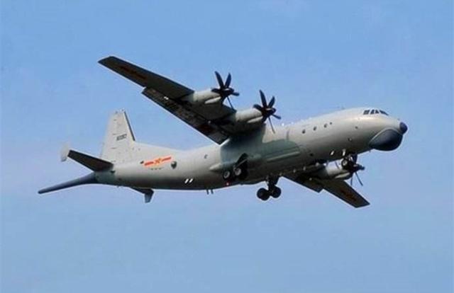 据悉,高新-6号反潜巡逻机是中国第一种岸基固定翼反潜机,它以运9为