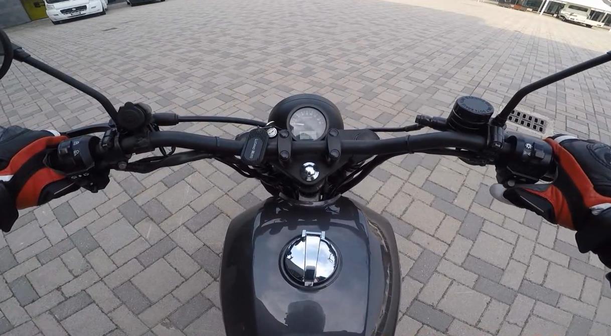 国产小排量复古摩托典范望江布雷斯通g3