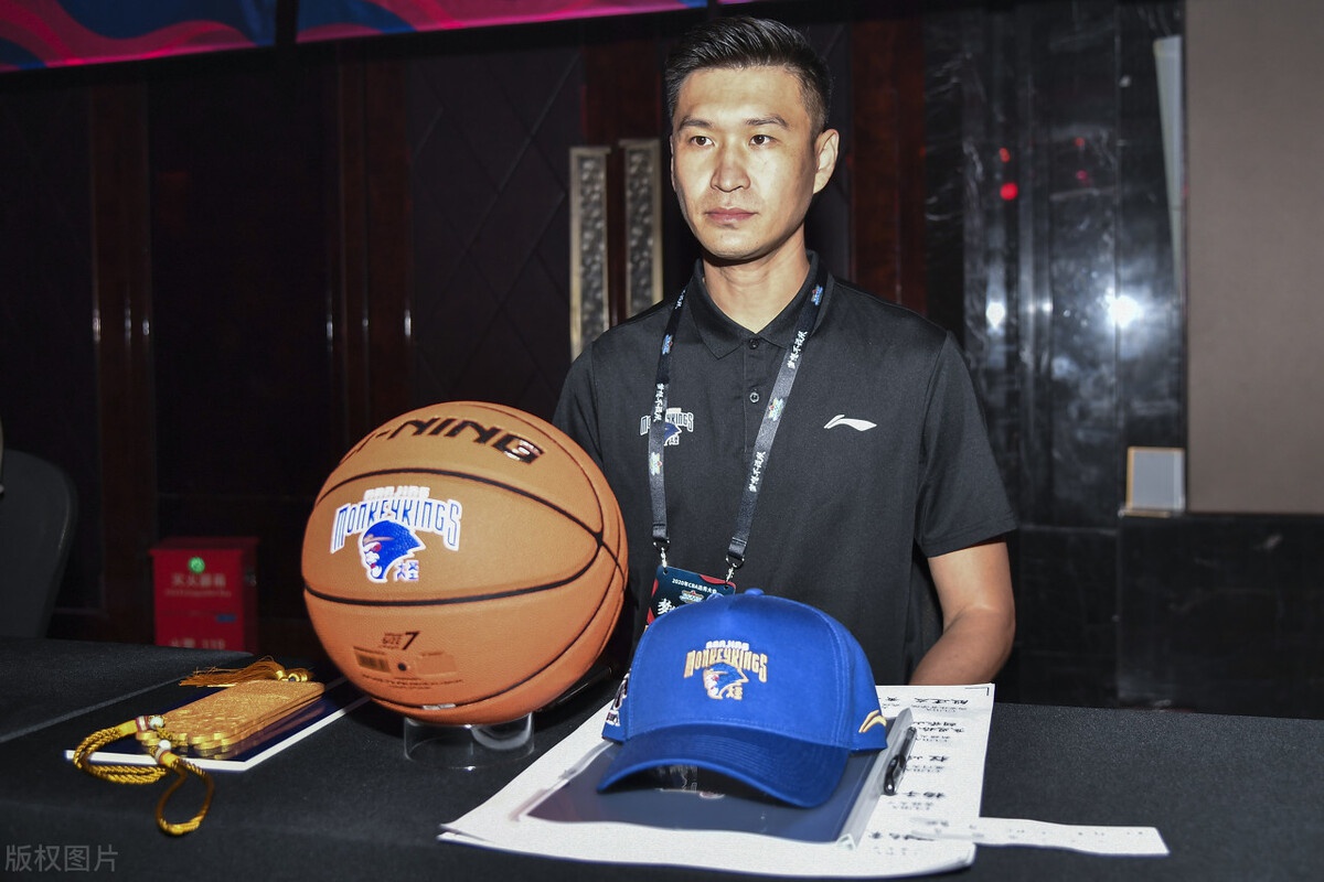 广东男篮续约易建联,霍楠接触昔日国手,巴特尔亲自指导李月汝