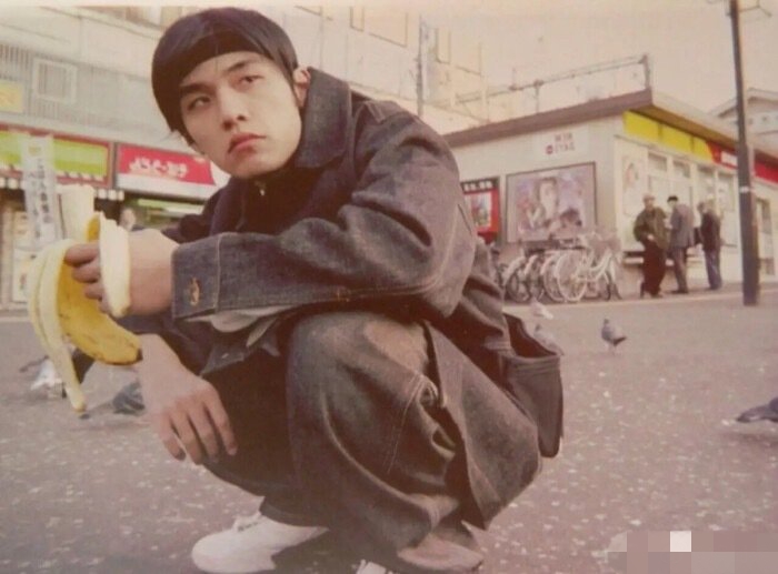 周杰伦晒20年前旧照帅气逼人的日系风格你还记得吗