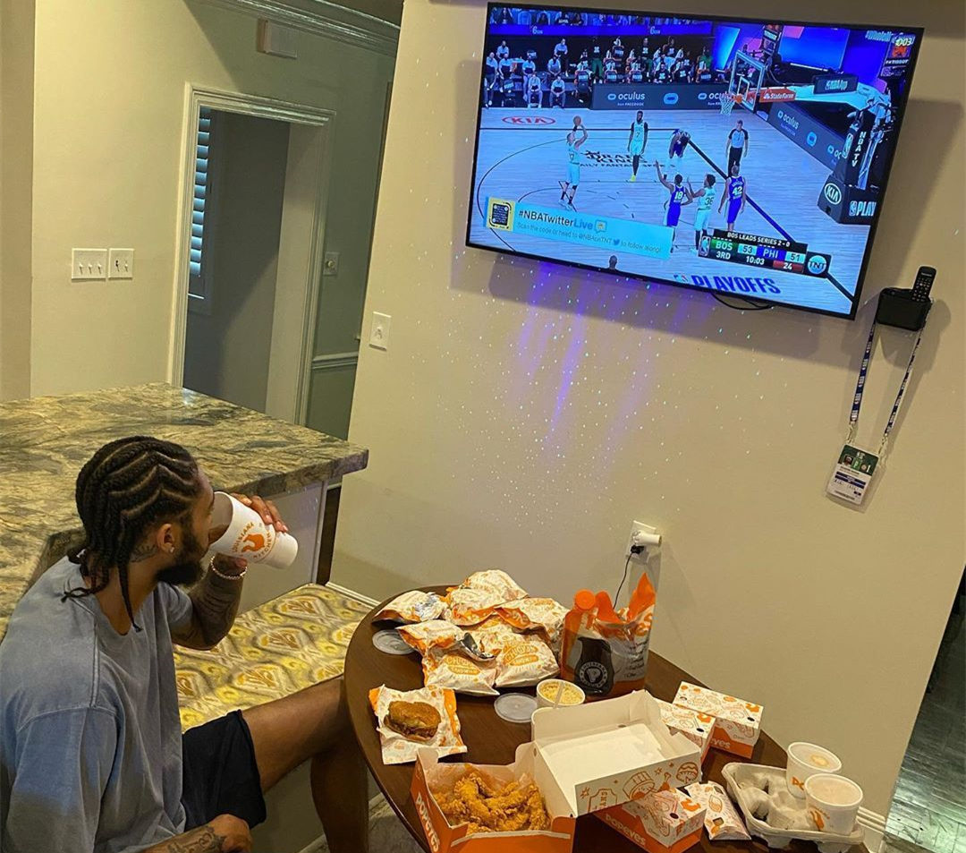 放弃治疗英格拉姆社媒取关鹈鹕后狂吃垃圾食品疑似自暴自弃