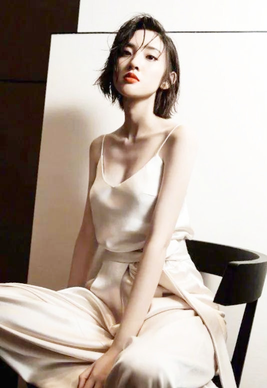 唐艺昕产后热衷运动身材恢复不错被赞最美辣妈