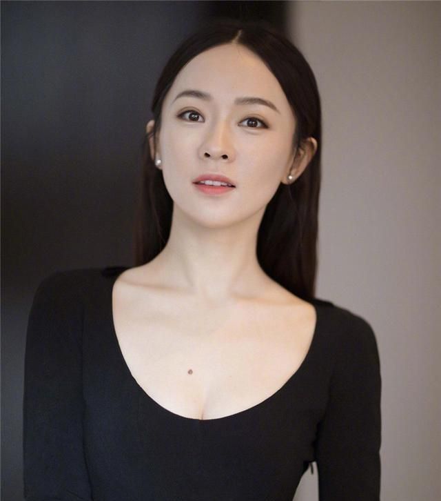 看到霍思燕18岁的照片,就明白嗯,谁是这么年轻的帅哥颜值!