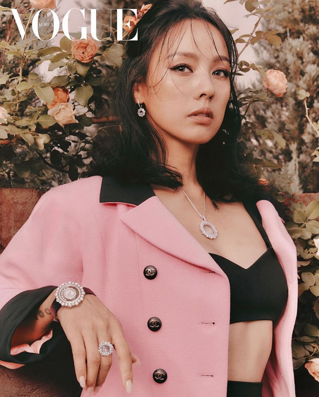 国民妖精李孝利登时尚杂志展现夏日穿搭__财经头条