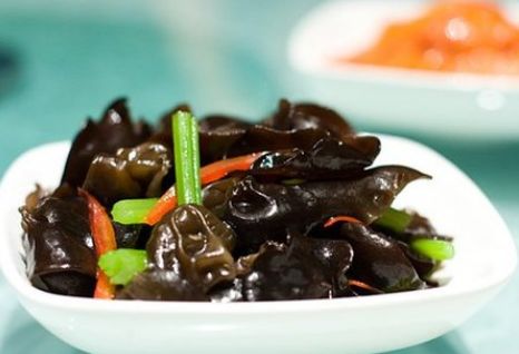 炒木耳每次都噼里啪啦炸锅多做1步轻松解决脆爽入味