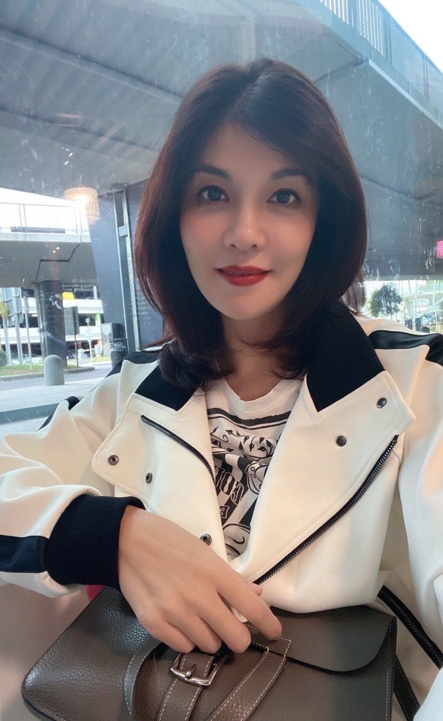 奥运冠军庄泳现状再婚后创业很成功48岁很有气质但容颜变化大