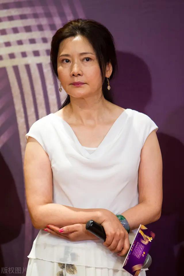 影视演员何赛飞