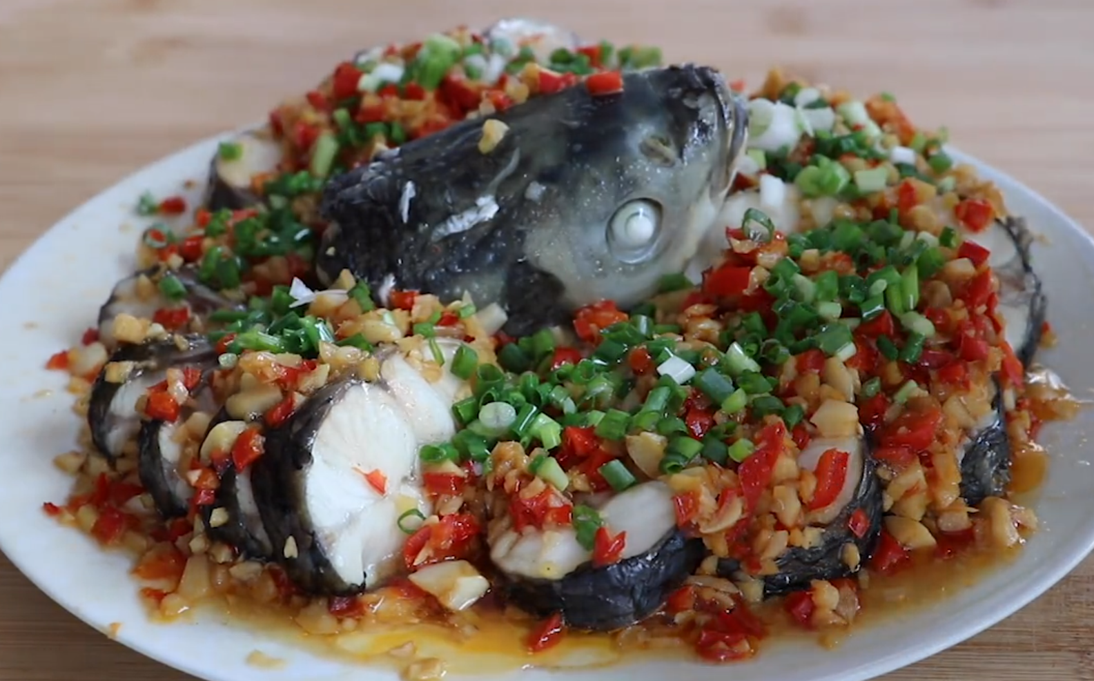 草鱼最过瘾的做法,香辣爽口,开胃解馋,来客人做上一盘特别有面