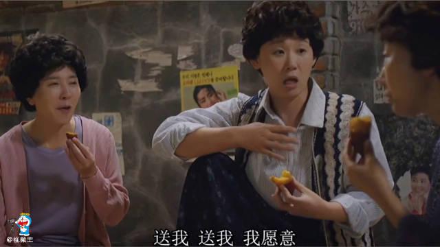 《请回答1988》双门洞三位妈妈在胡同口的闲聊时刻……_新浪新闻