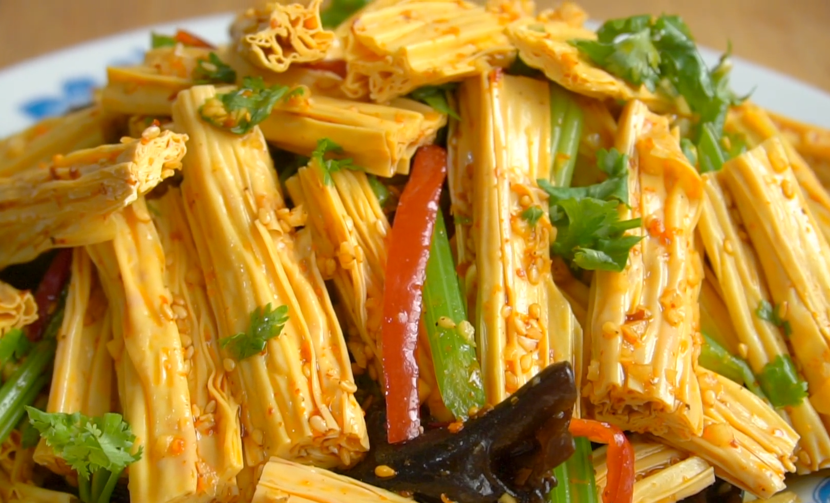 豪华版凉拌腐竹4种食材一起拌入味又筋道热天比肉菜受欢迎