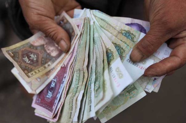 身上都是一把散钱,有些朋友不喜欢用票夹,喜欢把零钱随身放,这种随身