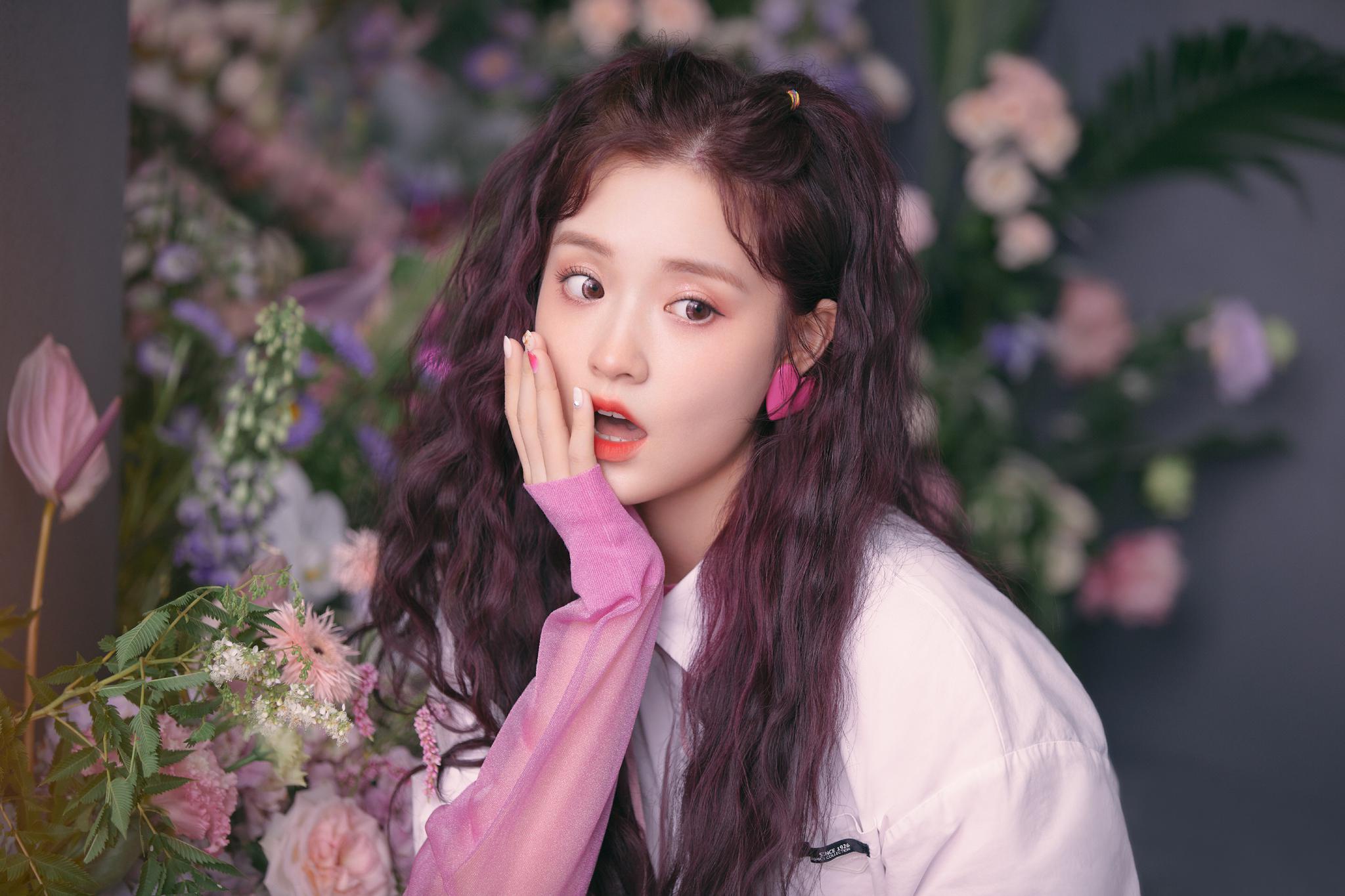 张楚寒新歌《bunny》首发 挑战"一人成团" 青创姐妹合体助力