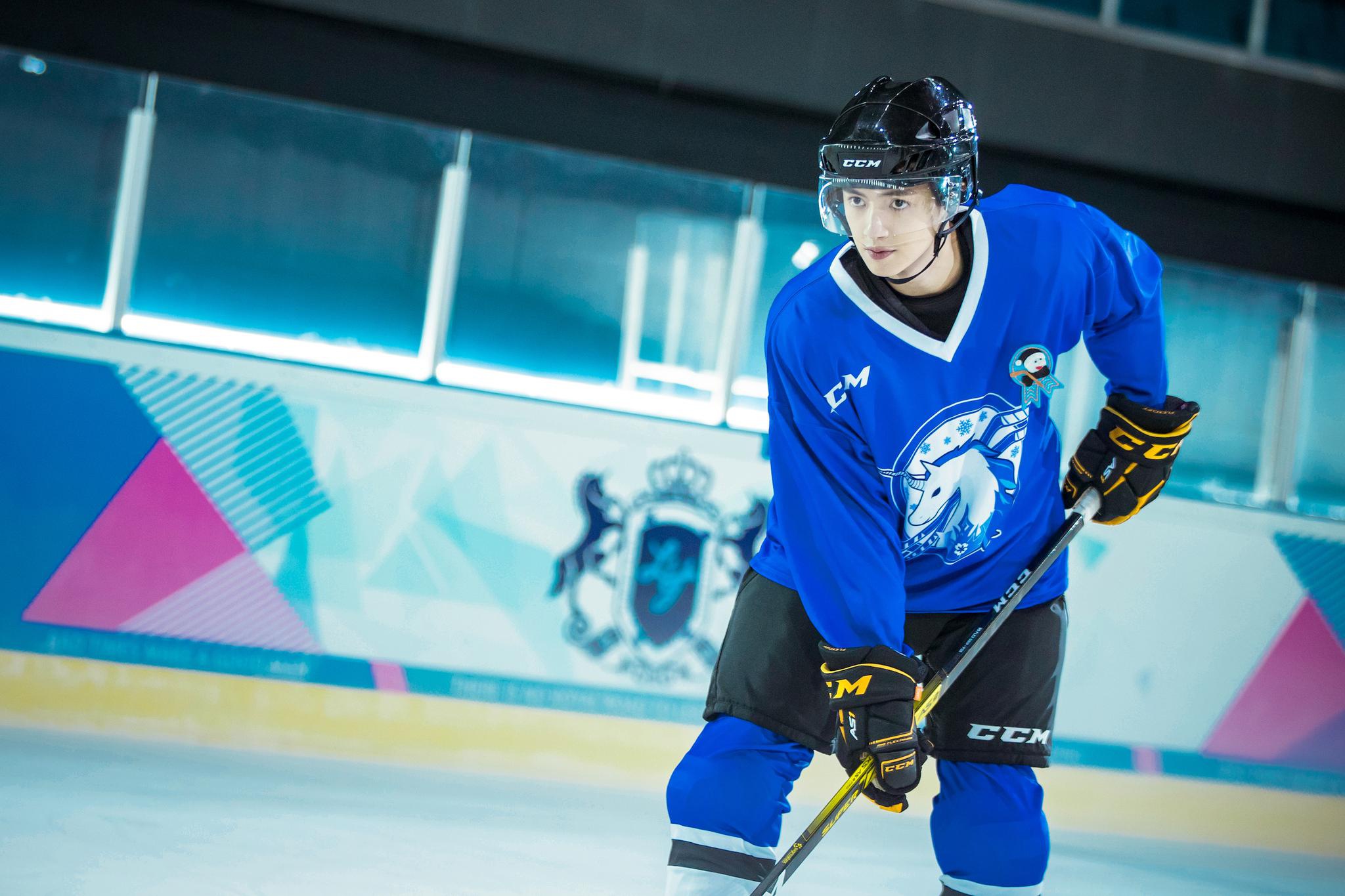 官鸿《穿盔甲的少女》热播 流星花园剧组齐齐打call