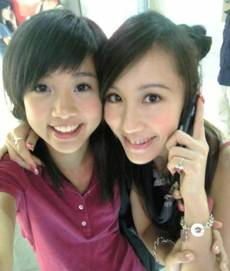 这位女明星就是吴映洁,大家都叫她"鬼鬼",她16岁因参加电视节目出道