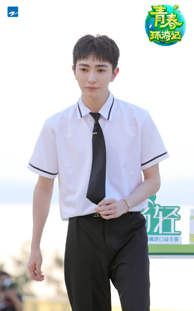 老炮贾玲,杨迪互动接梗,又能与同是新生的春游少年的刘宏禄相互配合