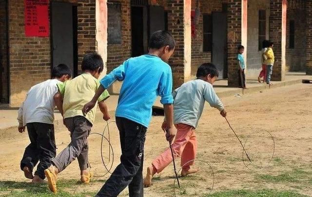 滚铁环八零后的回忆