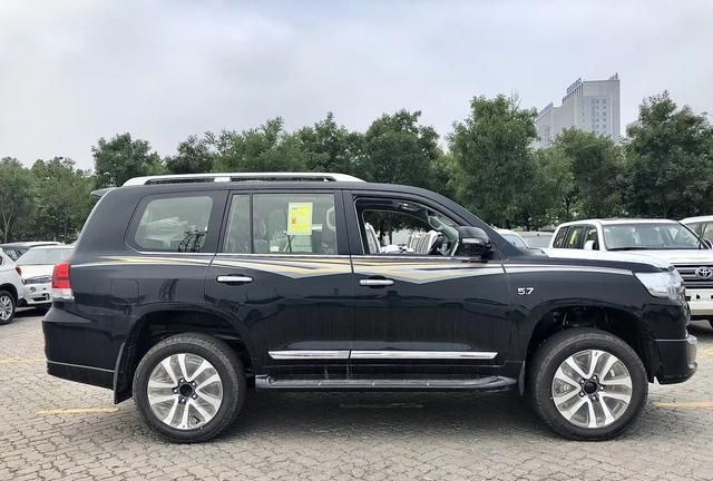 最后一批大排量自然吸气丰田酷路泽5700实拍保值率俱佳的越野车