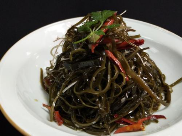 优选食谱:红烧牛筋,胡萝卜炒肉片,葱油海带丝的做法