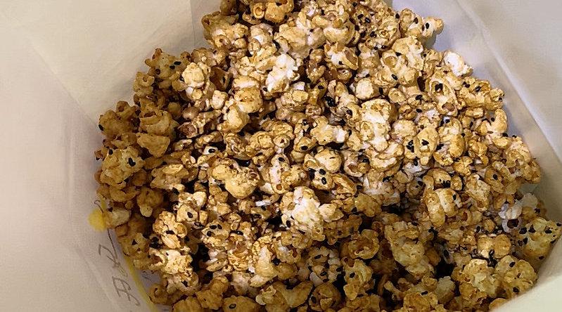 徒弟用大米做出爆米花,师傅吃得停不下来!