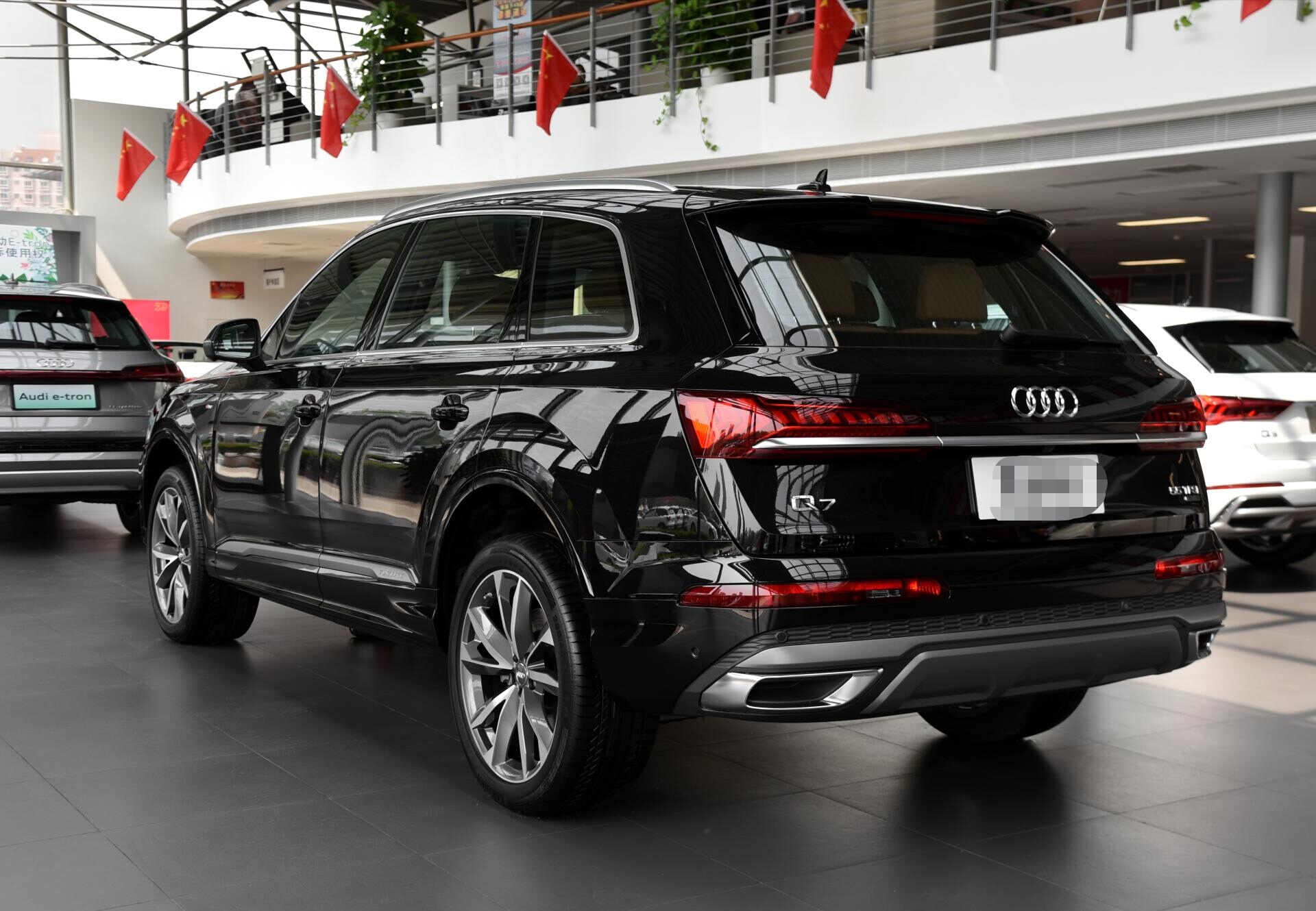 最便宜奥迪q7,落地63万,3.0t 8at,空间比x5宽裕