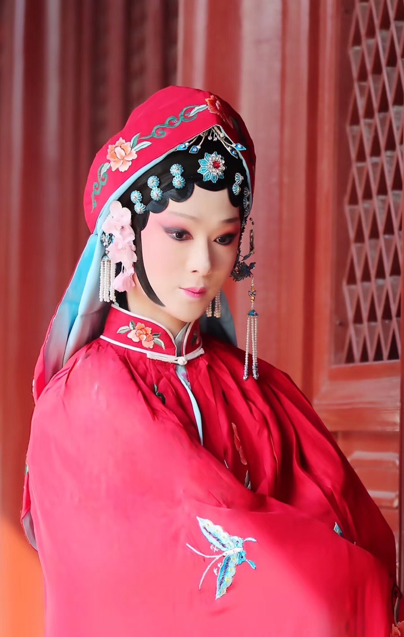 梅派男旦董飞倾情演绎戏腔热歌赤伶首现京剧生旦对唱版