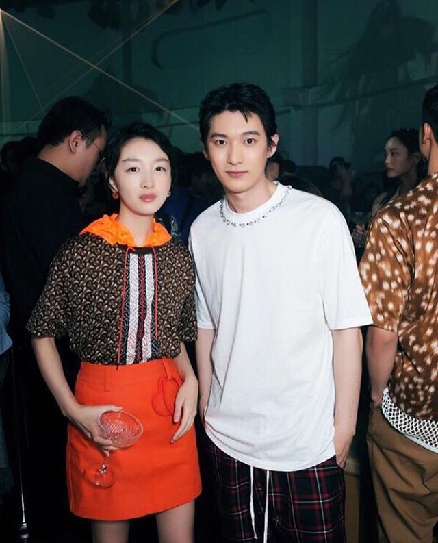 周冬雨绯闻男友被曝是玩咖,多次晒合照动作亲密还爱炫富|炫富|唐培彦