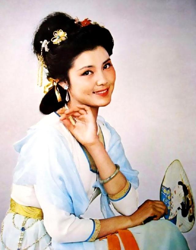 "还珠皇后"姜黎黎:因《红牡丹》走红,巅峰时患病丈夫一夜白头|姜黎黎