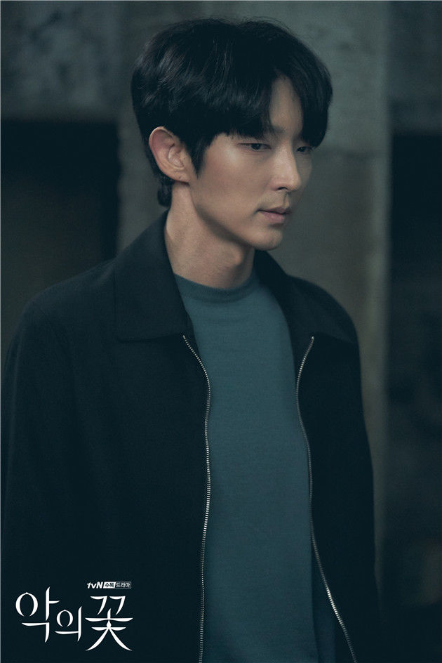 新剧《恶之花》封神 38岁李准基依旧是丹凤眼之光