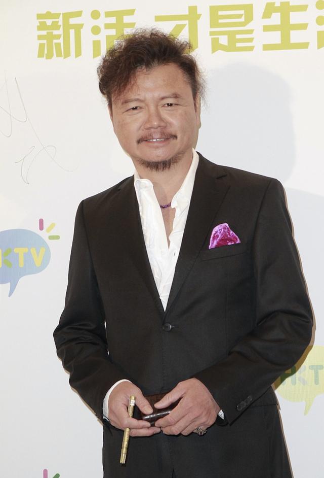 61岁前tvb绿叶艾威与妻子分手难掩悲伤曾花百万救妻仍难救婚姻
