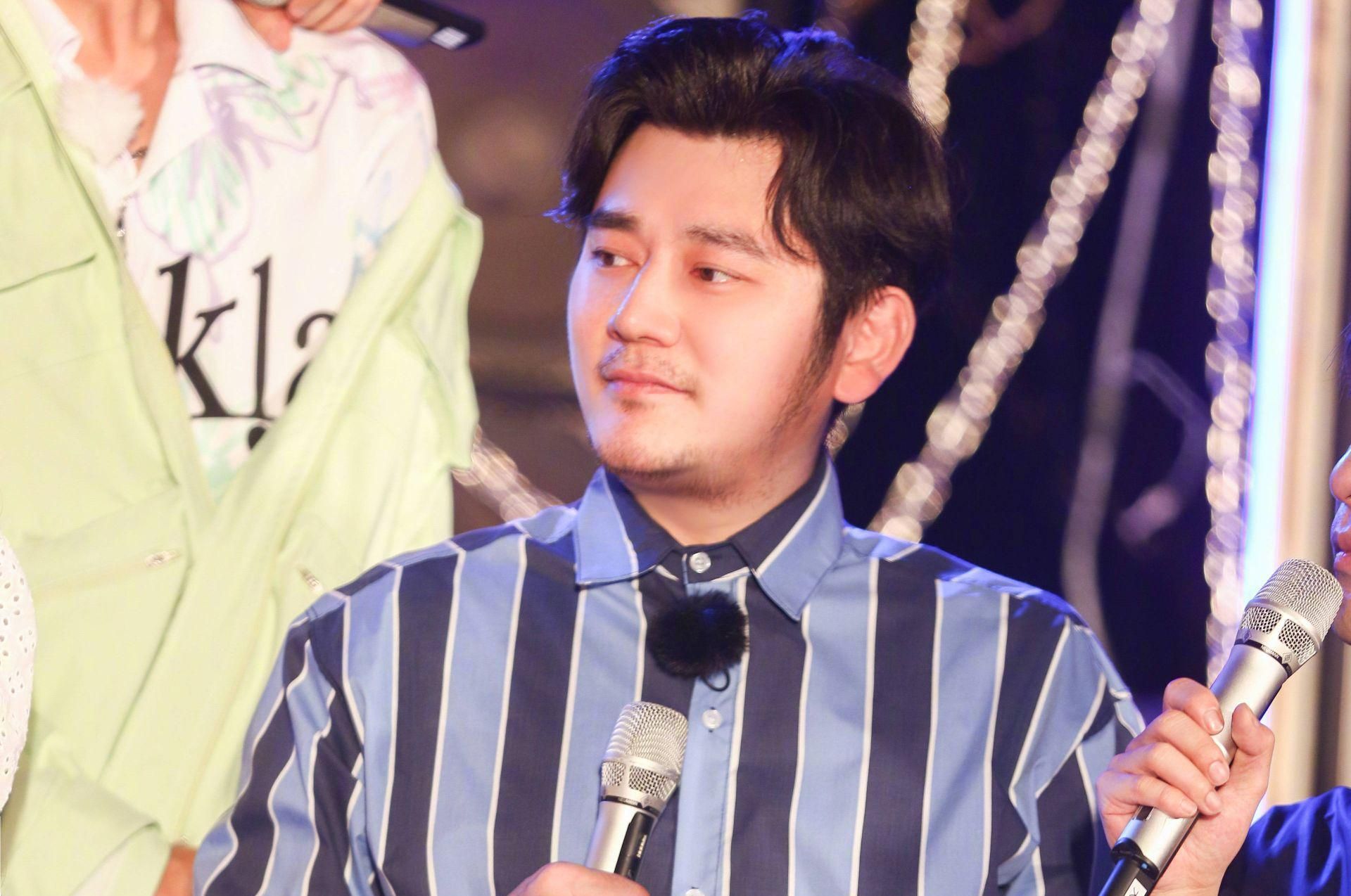 钱枫半夜约美女喝酒,啤酒肚双下巴发福严重,女子搀扶实在甜蜜