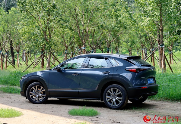 在车流中追寻自我 人民网试驾长安马自达cx-30